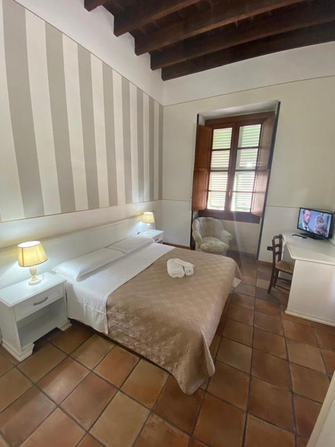Julia's Friends Bed & Breakfast