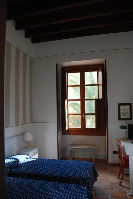 Julia's Friends Bed & Breakfast